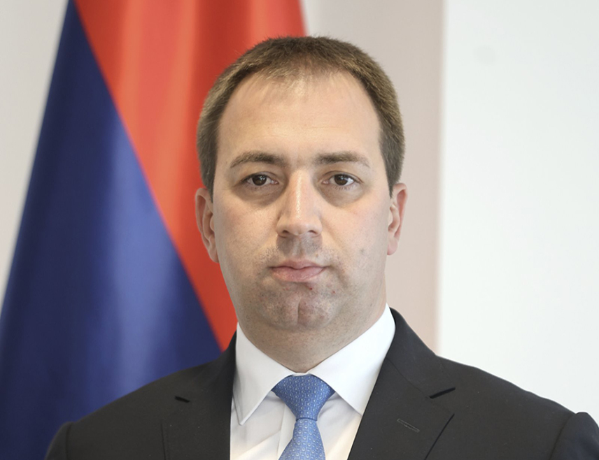 БАЊАЛУКА, 1. АВГУСТА /СРНА/ - Министар правде Републике Српске Горан Селак изјавио је Срни да страдање невиног српског народа у злочиначкој акцији "Олуја" обавезује све надлежне институције да истрају у тражењу правде, истине и процесуирању одговорних за почињене злочине.