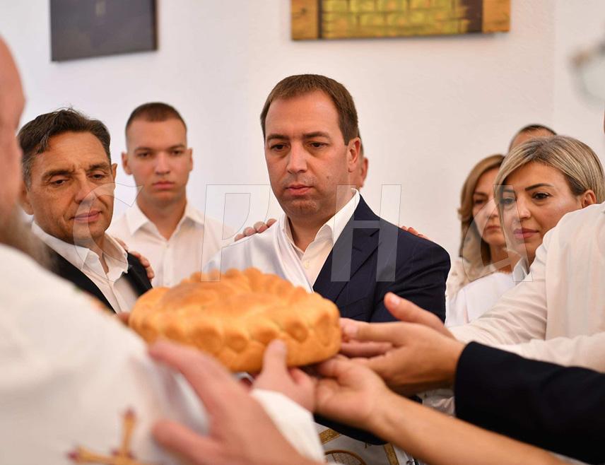 РИБНИК, 2. АВГУСТА /СРНА/ - Министар правде Републике Српске Горан Селак, који је данас био кум крсне славе Храма Светог пророка Илије на Ситници код Рибника, истакао је да овакви догађаји представљају темељ духовног идентитета и опстанка српског народа.
