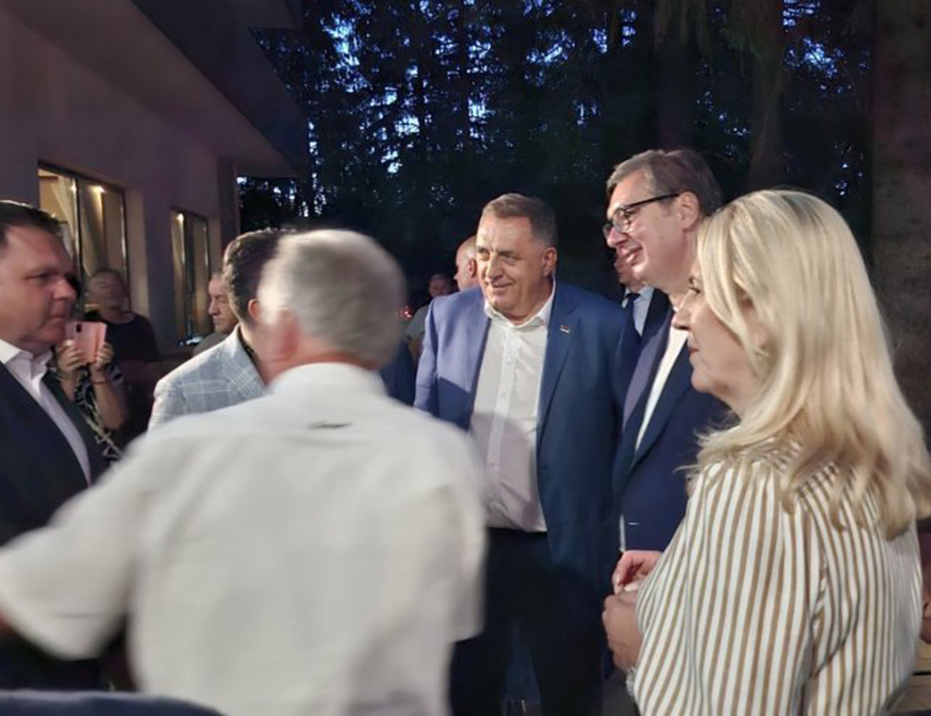 МРКОЊИЋ ГРАД, 2. АВГУСТА /СРНА/ - Званичници Републике Српске и предсједник Србије Александар Вучић присуствују на Балкани код Мркоњић Града вечери чији је домаћин предсједник Милорад Додик.