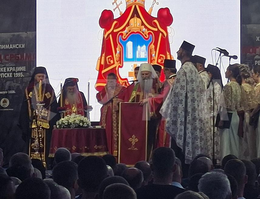 МРКОЊИЋ ГРАД, 4. АВГУСТА /СРНА/ - Његова светост патријарх српски Порфирије поручио је у Мркоњић Граду да се вечерас молитвено сјећамо страдалих и прогнаних у највећем прогону у Европи у 20. вијеку, јер је молитва најдостојнији облик сјећања, она носи истину, ослобађа од зла и чува наш идентитет.