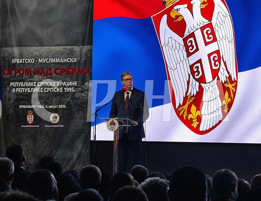 МРКОЊИЋ  ГРАД, 4. АВГУСТА /СРНА/ - Предсједник Србије Александар Вучић поручио је вечерас у Мркоњић Граду да вријеме и мир раде за српски народ и да је захвалан Републици Српској што је увијек уз Србију и да Србија остаје уз Српску и свој народ гдје год  био.