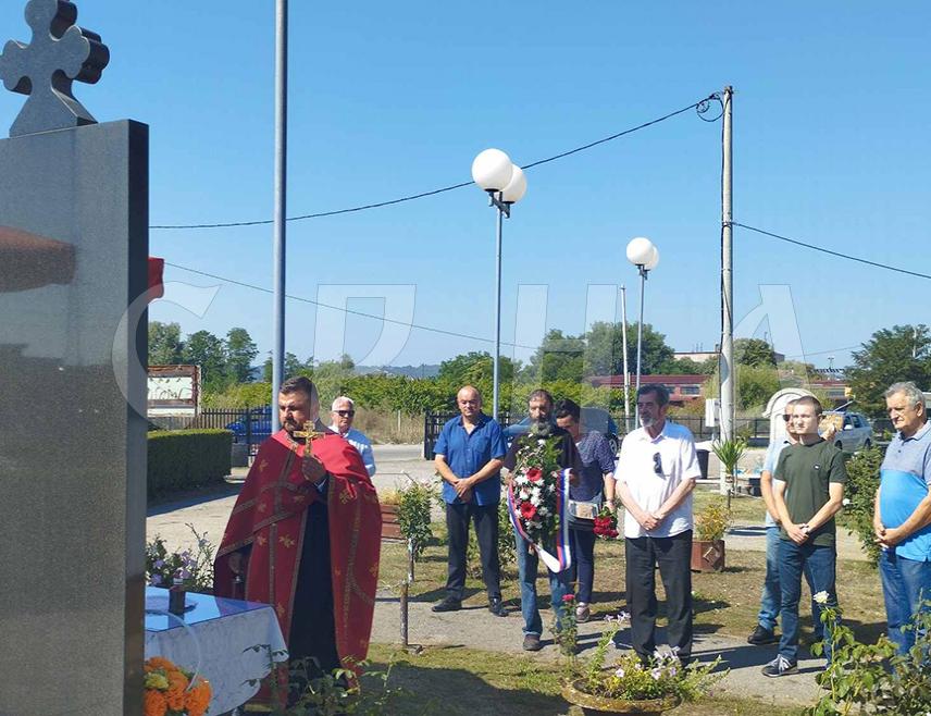 БАЊАЛУКА, 5. АВГУСТА /СРНА/ - У организацији "Веритаса" данас је на бањалучком Пердувовом гробљу служен парастос и положени вијенци код споменика Крајишницима убијеним на Динари 1995. године.