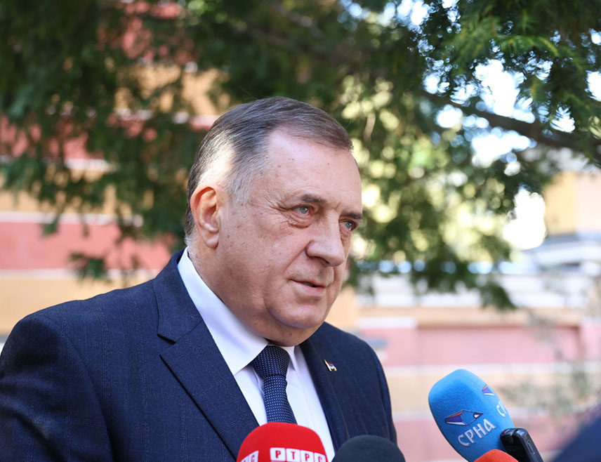 БАЊАЛУКА, 5. АВГУСТА /СРНА/ - Предсједник Милорад Додик истакао је да наклон предсједника Србије Александра Вучића Републици Српској није само гест поштовања, већ и наклон народу који је остао усправан упркос свим страдањима, притисцима и покушајима да нестане.