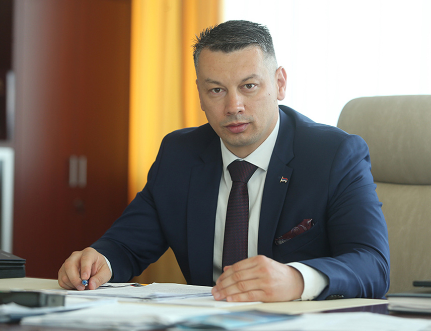 БАЊАЛУКА, 5. АВГУСТА /СРНА/ - Само нечовјек може рећи да му је жао што није учествовао у прогону и убиствима Срба из Хрватске, рекао је предсједник ДНС-а Ненад Нешић, поводом изјаве хрватског министра одбране Ивана Анушића да му је жао што није учествовао у "Олуји".