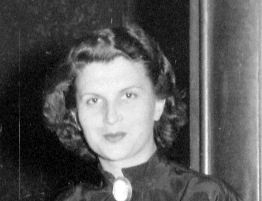БИЈЕЉИНА, 6. АВГУСТА /СРНА/ - Позоришни редитељ и једна од најдоминантнијих личности српског и свјетског театра Мира Траиловић /1924-1989/ умрла је 7. августа 1989. године.