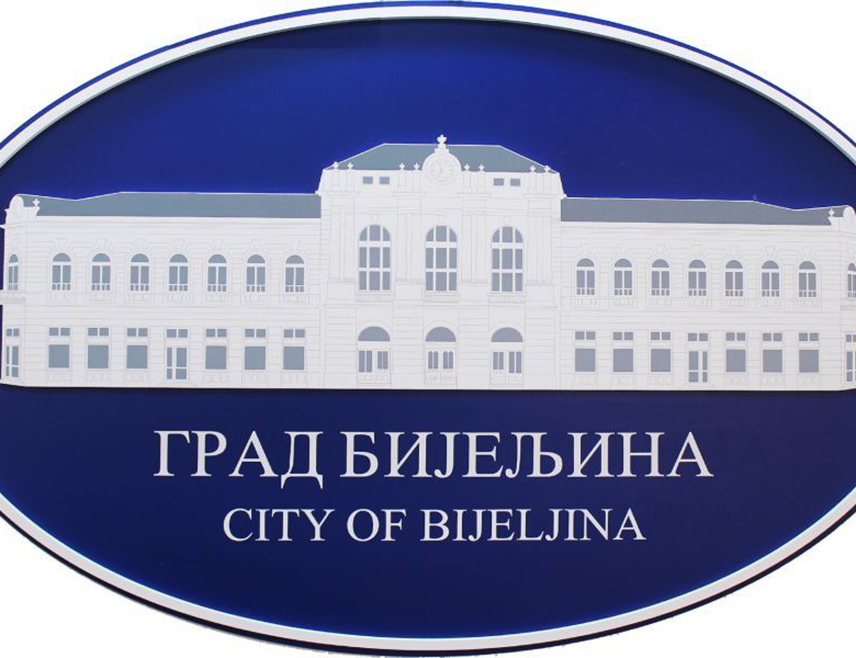 БИЈЕЉИНА, 5. АВГУСТА /СРНА/ - На приједлог градоначелника Бијељине Љубише Петровића одборници су данас дали сагласност за повећања цијене одвоза комуналног отпада увођењем фиксног дијела цијене од седам КМ мјесечно за правна лица и 2,5 КМ за власнике стамбених простора.