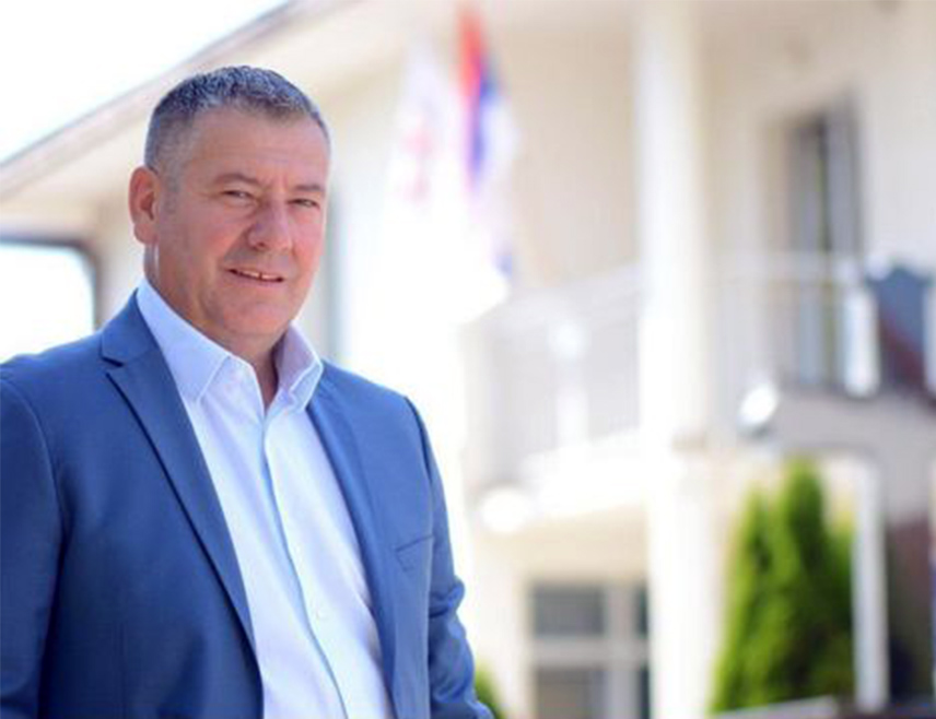 ИСТОЧНИ СТАРИ ГРАД, 5. АВГУСТА /СРНА/ - У општини Источни Стари Град у протеклих годину дана урађено је много пројеката који су битни за становништво, привреду и све оне који у ову локалну заједницу долазе и раде, рекао је Срни начелник општине Бојо Гашановић.