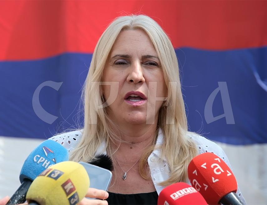 ТЕСЛИЋ, 8. АВГУСТА /СРНА/ - Српски члан Предсједништва БиХ Жељка Цвијановић изразила је захвалност Влади Републике Српске, републичким институцијама и Кабинету предсједника Српске који су издвојили више од 1,2 милиона КМ за подршку изградњи парохијског дома посвећеног краљу Драгутину у порти Спомен-храма Пресвете Тројице у Теслићу.