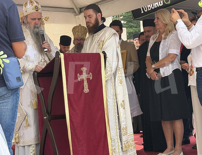 TESLIĆ, AUGUST 8 /SRNA/ – His Eminence Metropolitan Fotije of Zvornik-Tuzla has said today in Teslić that it is a great joy to see a churchyard filled with people who do not forget their traditions and customs.