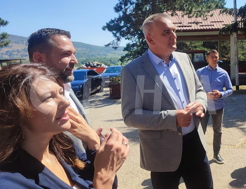БАЊАЛУКА, 10. АВГУСТА /СРНА/ - Предсједник Владе Републике Српске Саво Минић рекао је да ће Влада обезбиједити 200.000 КМ за набавку опреме за сирану Центра за развој пољопривреде и села Бањалука на Мањачи.