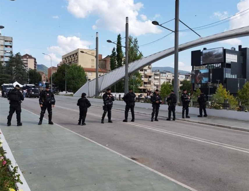 БЕОГРАД, 10. АВГУСТА /СРНА/ - Мисија Кфора потврдила је да је започела смањивање сталног присуства на главном мосту на Ибру који спаја јужни и сјеверни дио Косовске Митровице.