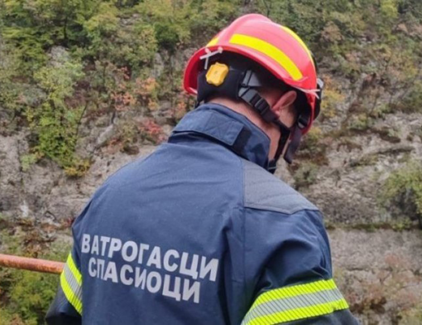 БАЊАЛУКА, 12. АВГУСТА /СРНА/ - Предсједник Ватрогасног савеза Републике Српске Горан Стојаковић истакао је да је усљед сушног и изразито топлог периода повећан ризик од пожара, те апеловао на грађане да не пале ватру на отвореном.