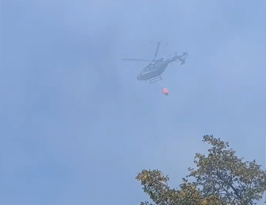NEVESINJE, AUGUST 13 /SRNA/ – A helicopter operated by the Directorate of Aviation of the Ministry of Interior of Republika Srpska is battling a wildfire in the Nevesinje area, while the situation at the fire site is difficult, Nevesinje Fire Brigade Commander Miroslav Jonlija said in a statement to SRNA.