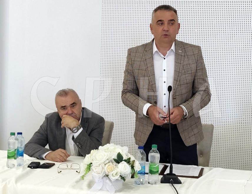 БАЊАЛУКА, 14. АВГУСТА /СРНА/ - Предсједник Владе Републике Српске Саво Минић састао се данас у Бијељини са мјештанима мјесних заједница Кацевац, Бањица, Батар и Главичице.