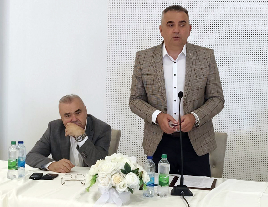 БАЊАЛУКА, 14. АВГУСТА /СРНА/ - Премијер Републике Српске Саво Минић навео је да се тамо гдје људи траже помоћ, мора наћи рјешење, те истакао да су данас у Бијељини договорени конкретни кораци са мјештанима мјесних заједница Јоховац, Рухотина, Батар, Бјелошевац, Главичице, Бањица и Кацевац за рјешавање вишегодишњег проблема снабдијевања водом.