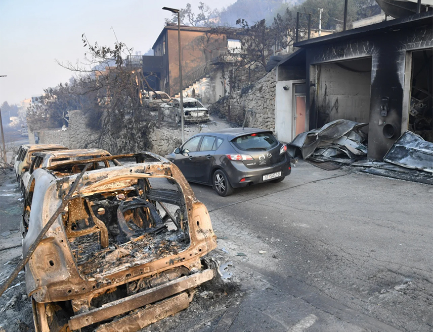 OMIŠ, AUGUST 17 /SRNA/ - In the large fire in the Omiš area, 106 vehicles, 28 houses and 45 vessels were destroyed, and the damage to agricultural land, including olive groves, has not yet been assessed, Split-Dalmatia County Prefect Blaženko Boban said.