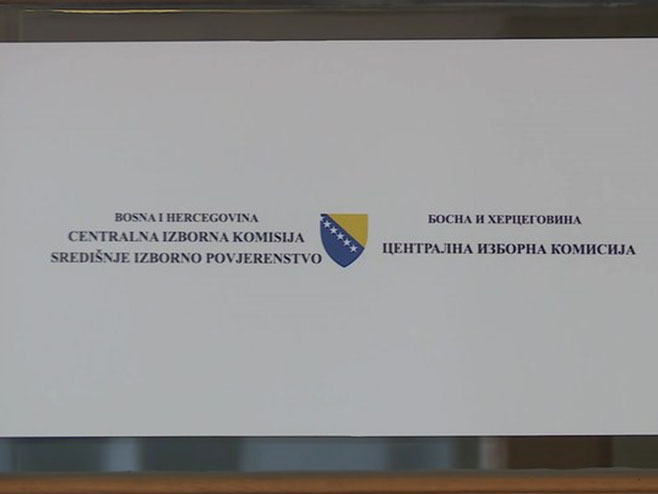 САРАЈЕВО, 17. АВГУСТА /СРНА/ – Централна изборна комисија /ЦИК/ БиХ и компанија "Смартматик" реализовали су дводневни тренинг за 150 тренера који ће у наредном периоду обучавати предсједнике и замјенике предсједника бирачких одбора за примјену специфичних изборних технологија на општим изборима.