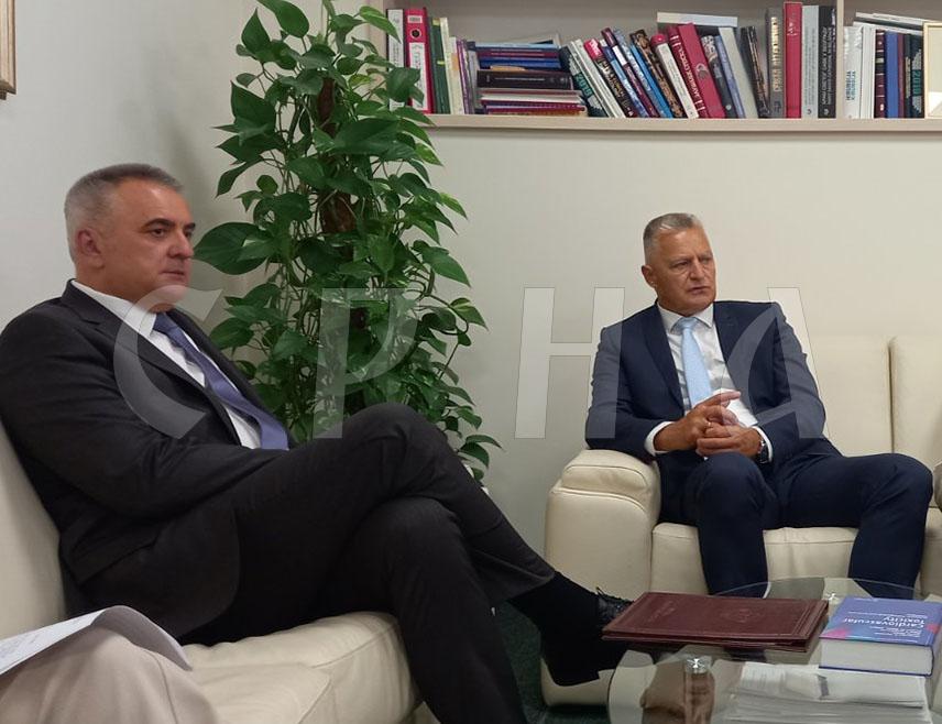 БАЊАЛУКА, 17. АВГУСТА /СРНА/ – Премијер Републике Српске Саво Минић истакао је данас да ће Влада Српске подржати проширење и модернизацију капацитета Медицинског факултета у Бањалуци, који би до касне јесени требало да се пресели на локацију гдје се раније налазила стара хирургија.