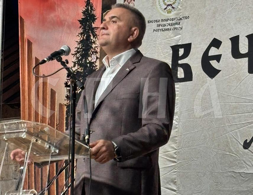КОЗАРСКА ДУБИЦА, 18. АВГУСТА /СРНА/ - Предсједник Владе Републике Српске Саво Минић рекао је на манифестацији "Вече ојкаче" код манастира Моштаница код Козарске Дубице да су Срби народ који је пјевао и када су гинули и када се веселе и да ће увијек пјевати, те да је ово дио њиховог идентитета.