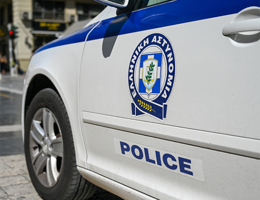 АТИНА/БРИСЕЛ, 19. АВГУСТА /СРНА/ - Двије особе ухапшене су у Грчкој због изазивања пожара у одвојеним инцидентима у Tрикали и Каристосу.