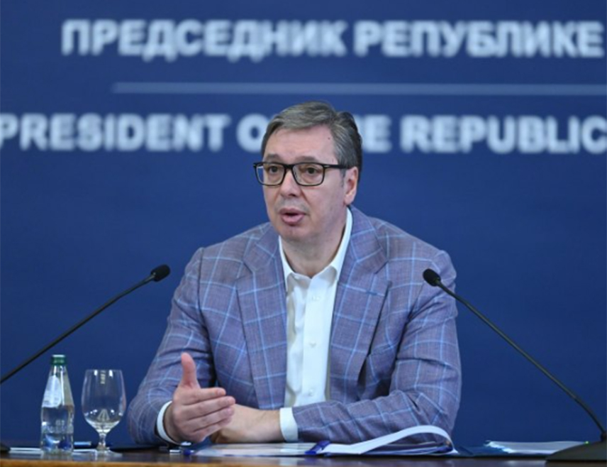 БЕОГРАД, 19. АВГУСТА /СРНА/ - Предсједник Србије Александар Вучић изјавио је да ће вечерас упутити писмо генералном секретару НАТО-а Марку Рутеу са молбом да се не отвара главни мост на Ибру између сјеверног и јужног дијела Косовске Митровице.