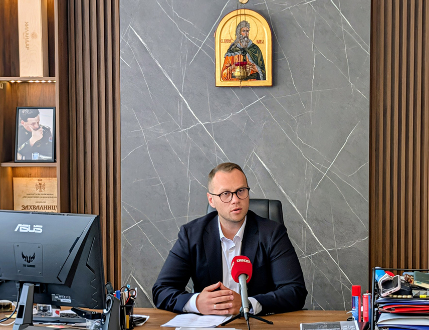 БИЈЕЉИНА, 20. АВГУСТА /СРНА/ - Екстремно висока температура и све већа употреба клима-уређаја мијењају начин потрошње електричне енергије, тако да је на подручју "Електро-Бијељине" овог љета забиљежено оптерећење мреже упоредиво са зимским периодом.