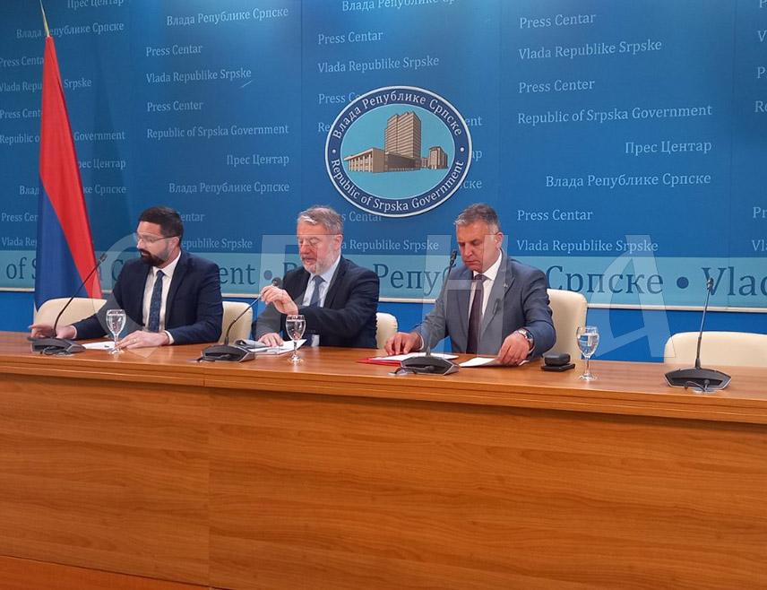 БАЊАЛУКА, 21. АВГУСТА /СРНА/ - Влада Републике Српске прихватила је данас пројекат суфинансирања продуженог боравка за дјецу који похађају у приватним предшколским установама, те утврдила фиксни износ од 200 КМ.
