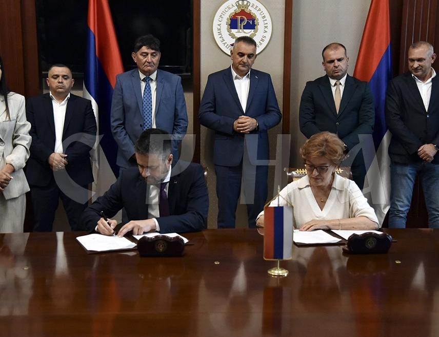 BANJA LUKA, AUGUST 24 /SRNA/ - The Minister of Finance and Treasury in the Council of Ministers, Srđan Amidžić, stated that thanks to the "Water and Sanitation" project worth 16.76 million euros, a total of 165,000 users will receive a better quality or completely new water supply.
