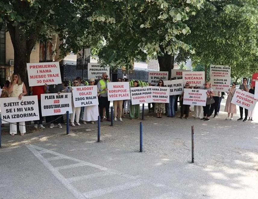 САРАЈЕВО, 26. АВГУСТА /СРНА/ - Јединствени синдикат државних службеника и намјештеника у правосуђу Херцеговачко-неретванског кантона најавио је за 7. септембра генерални штрајк због ниских плата.