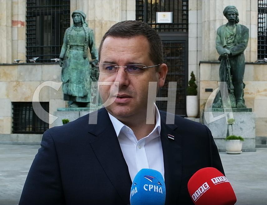 BANJA LUKA, AUGUST 26 /SRNA/ - The SNSD is demanding that the Central Election Commission /CEC/ urgently investigate the report on illicit trading of polling station positions and irregularities in proposing candidates for polling station committees in Doboj, or it will once again confirm that they are absolutely incapable of organizing the upcoming elections in any professional or objective manner, said SNSD spokesman Radovan Kovačević.