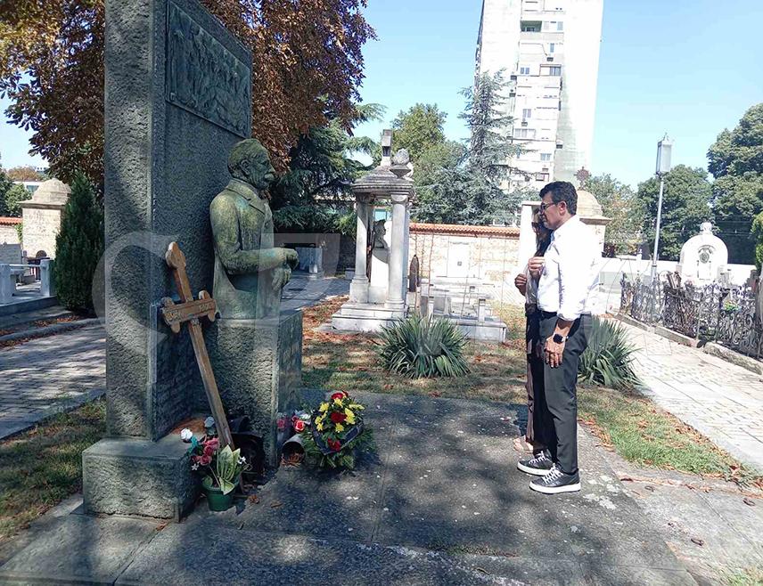 БЕОГРАД, 27. АВГУСТА /СРНА/ - У Београду је почело свечано обиљежавање "Кочићевог дана", а тим поводом положени су вијенци на гроб великана српске књижевности у Алеји великана на београдском Новом гробљу.