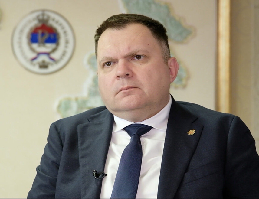 БАЊАЛУКА, 27. АВГУСТА /СРНА/ - Министар унутрашњих послова Републике Српске Жељко Будимир рекао је да је са великом тугом примио вијест о смрти генерала Ратка Младића, начелника Главног штаба Војске Републике Српске, истичући да је генерал Младић симбол борбе српског народа за слободу у Одбрамбено-отаџбинском рату.