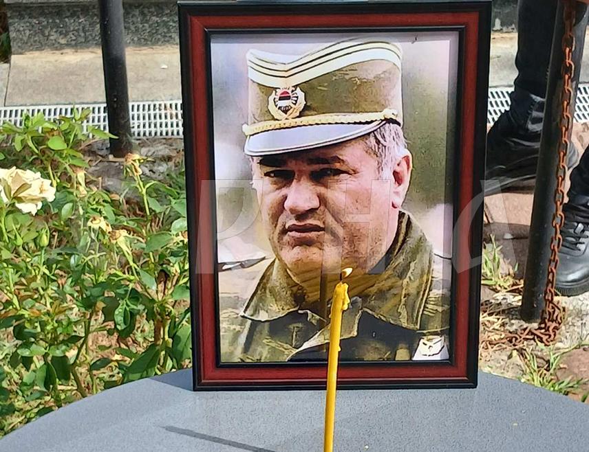 ШИПОВО, 28. АВГУСТА /СРНА/ - У Храму Рођења Светог Јована Крститеља у Шипову данас је служен помен генералу Ратку Младићу.