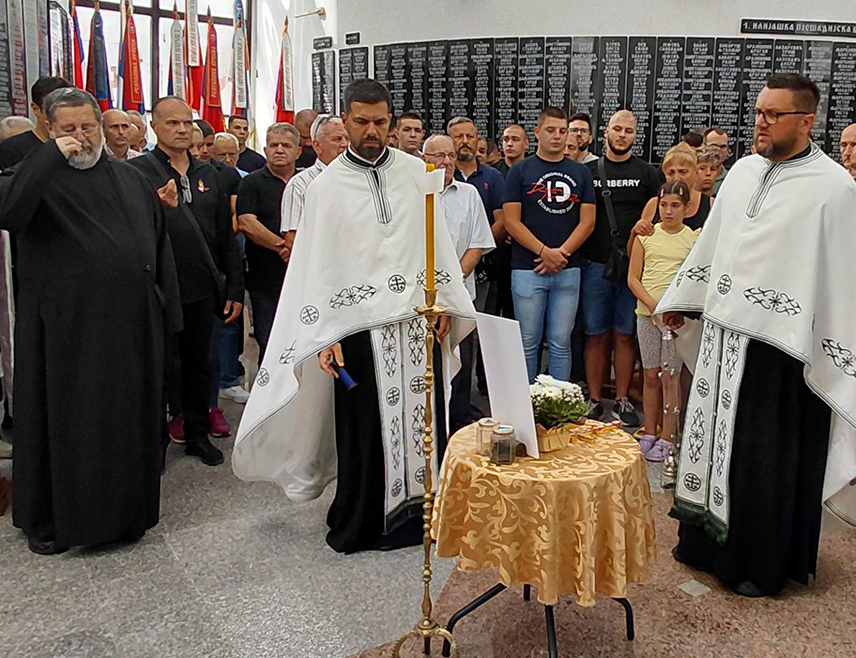 ISTOČNO SARAJEVO, AUGUST 28 /SRNA/ – A memorial service for General Ratko Mladić was held today at the Memorial Church of St. Great Martyr Demetrius in Veljine, Istočna Ilidža, in the presence of a large number of residents.
