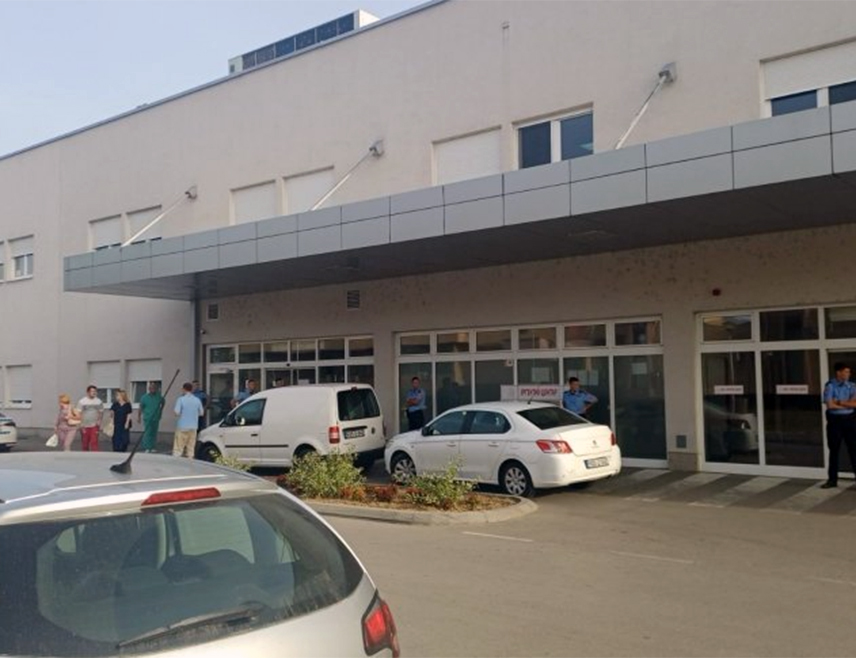 БАЊАЛУКА, 28. АВГУСТА /СРНА/ - Противдиверзионим прегледима свих пет објеката у Бањалуци утврђено је да нема безбједносних пријетњи након што је данас стигао мејл о постављеним бомбама са тајмерима, речено је Срни у Полицијској управи Бањалука.