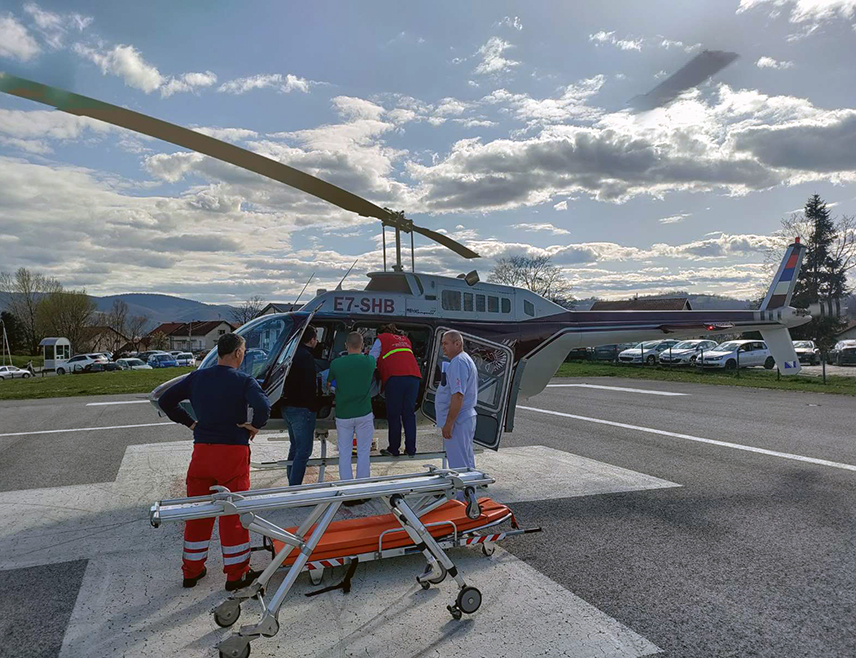 БАЊАЛУКА, 29. АВГУСТА /СРНА/ - Припадници Управе за ваздухопловство Министарства унутрашњих послова /МУП/ Републике Српске данас су успјешно извршили ванредни медицински транспорт 16-годишњака из Бањалуке у Београд, речено Срни у МУП-у Српске.