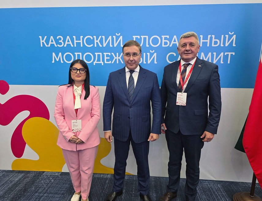 КАЗАЊ, 29. АВГУСТА /СРНА/ - Министри за научнотехнолошки развој и високо образовање Републике Српске Драга Мастиловић изјавио је на састанку делегација земаља учесница Глобалног самита младих у Казању да је задовољан досадашњом сарадњом са Руском Федерацијом у области науке и високог образовања, те указао на планиране правце будуће сарадње.