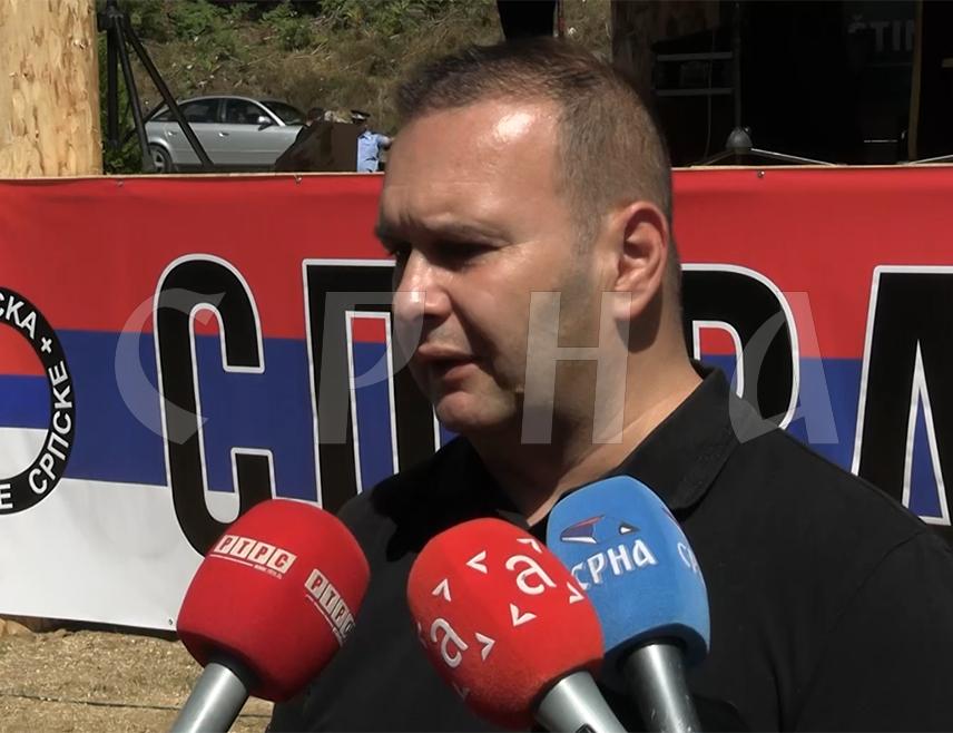 ХАН ПИЈЕСАК, 30. АВГУСТА /СРНА/ - Пожар на Требевићу је под контролом и скоро 95 одсто угашен, а ватрогасци су још на терену јер постоји могућност избијања новог жаришта, изјавио је градоначелник Источног Сарајева Љубиша Ћосић.