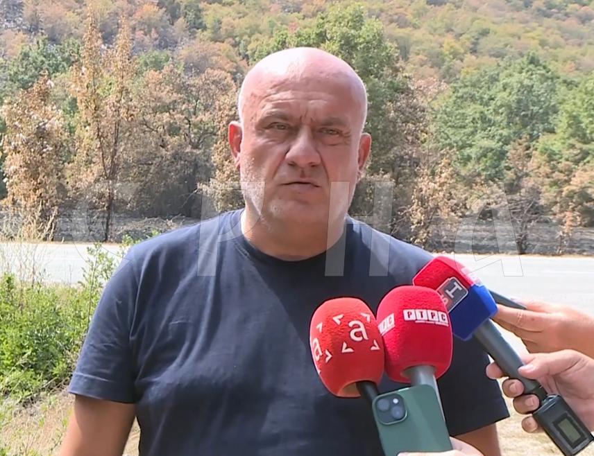 ТРЕБИЊЕ, 30. АВГУСТА /СРНА/ - Стање на пожариштима код Tребиња данас је знатно стабилније, пожари су и даље активни на подручју села Грабовица, Мацинка, Дробњак, Бравеник и Рођев До, али куће нису угрожене, изјавио је начелник Штаба за ванредне ситуације града Требиња Стеван Бекан.