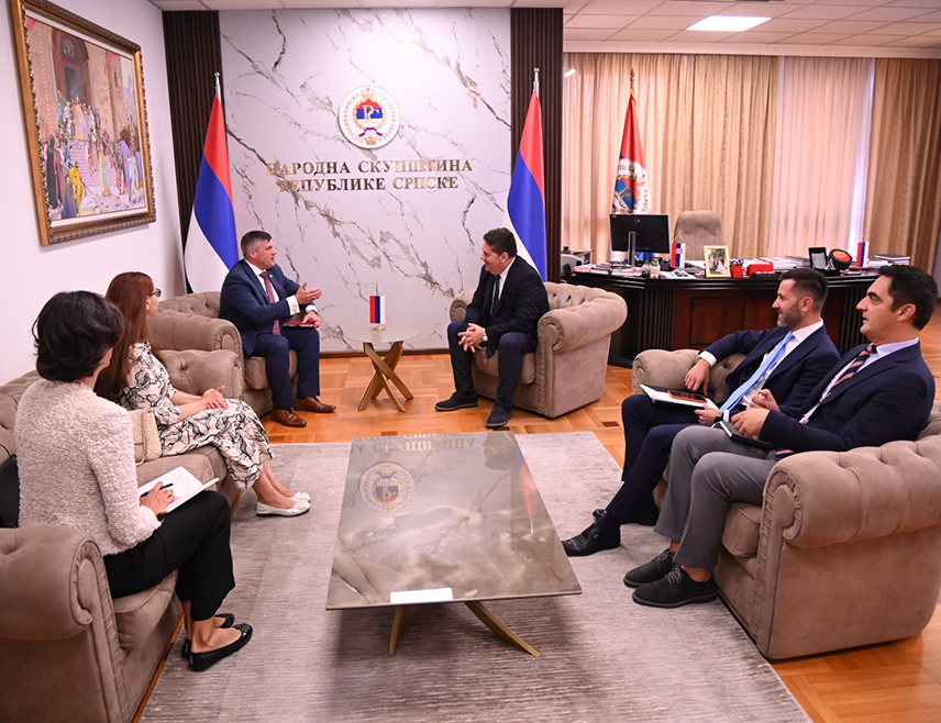 BANJA LUKA, AUGUST 31 /SRNA/ - Speaker of the Republika Srpska National Assembly Nenad Stevandić said at a meeting with Spencer Fields, Director of the US Embassy Office in Banja Luka, that Srpska is interested in cooperation with the United States and that better communication and mutual understanding are important for the development of economic activity.