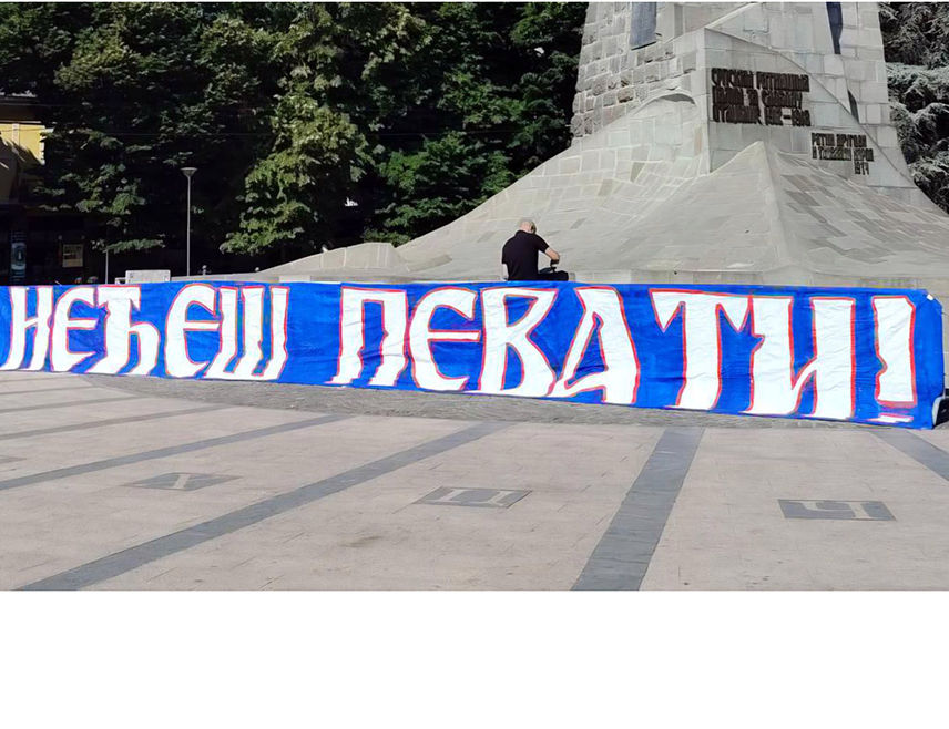 БЕОГРАД, 31. АВГУСТА /СРНА/ - Званично је отказан концерт Дине Мерлина, који је требао да буде одржан у суботу, 5. септембра, у Краљеву, изјавио је Срни предсједник Удружења ратних војних инвалида из овог града Војислав Вукашиновић.