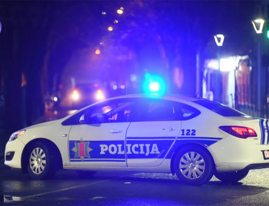 ПОДГОРИЦА, 1. СЕПТЕМБРА /СРНА/ - Руски држављанин Михаил Николајевич Шабуњанин /30/, осумњичен за убиствио три мушкарца у стрељани "Чешка збројевка" код Даниловграда, извршио је самоубиство када га је полиција опколила у шуми изнад Херцег Новог, саопштио је директор Управе полиције Лазар Шћепановић.