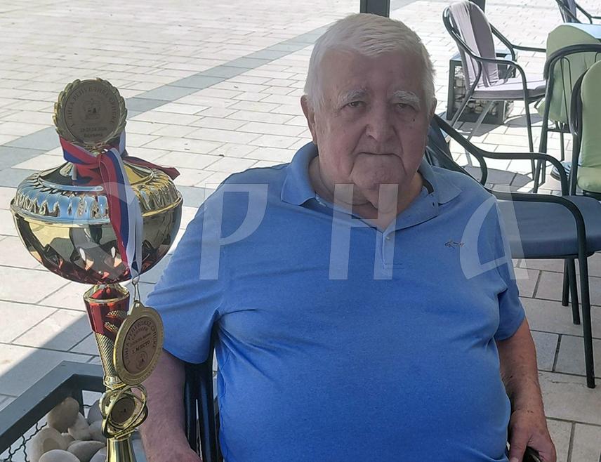 ИСТОЧНО НОВО САРАЈЕВО, 1. СЕПТЕМБРА /СРНА/ - Шаховски клуб "Славија" из Источног Новог Сарајева обезбиједио је пласман у Премијер лигу БиХ, рекао је Срни директор Клуба Јово Јањић.