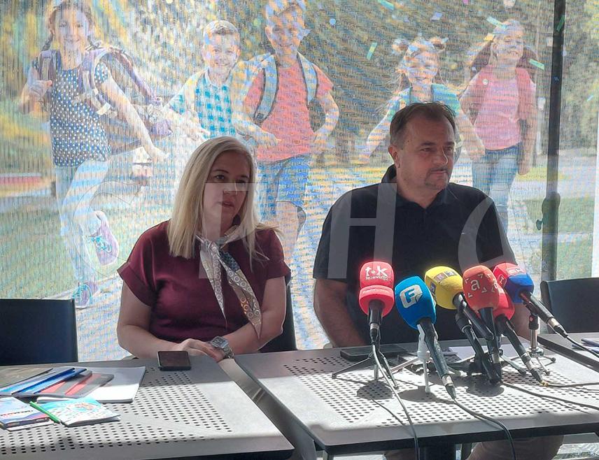 БАЊАЛУКА, 1. СЕПТЕМБРА /СРНА/ - Унија послодаваца Републике Српске заједно са својим чланицама и ове годоне је обезбиједила школски материјал у вриједности 7.500 КМ за дјецу из вишечланих породица која полазе у први разред школе.