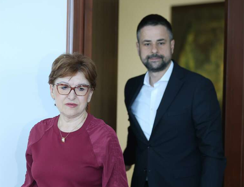 САРАЈЕВО, 2. СЕПТЕМБРА /СРНА/ - Министар финансија и трезора у Савјету министара Срђан Амиџић и министар финансија Републике Српске Зора Видовић потписаће данас у Бањалуци супсидијарни споразум о зајму Међународне банке за обнову и развој, за "Пројекат унапређења здравствених система – додатно финансирање", укупне вриједности 45 милиона евра алоцираних за Републику Српску.