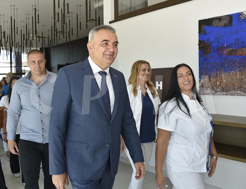 БАЊАЛУКА, 2. СЕПТЕМБРА /СРНА/ - Премијер Саво Минић обећао је данас подршку Владе новим пројектима Института "Др Мирослав Зотовић" који ће унаприједити здравствене услуге и развијати туристичке капацитете.