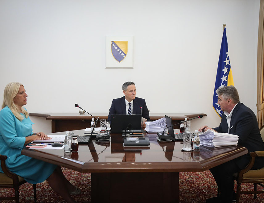 САРАЈЕВО, 3. СЕПТЕМБРА /СРНА/ - Предсједништво БиХ дало је данас одобрења за закључивање и одређивање потписника Меморандума о разумијевању о сарадњи у области туризма између Министарства спољне трговине и економских односа у Савјету министара и "Катар туризма" државе Катара.