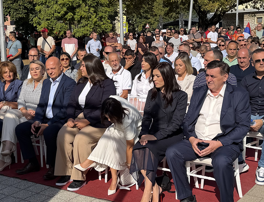 ДОБОЈ, 4. СЕПТЕМБРА /СРНА/ - Политике предсједника Милорада Додика су врло јасне - једина будућност Републике Српске је њена стабилност и слобода народа који живе у њој, поручила је потпредсједник СНСД-а Сања Вулић у Добоју, гдје је Градски одбор ове странке данас обиљежио почетак изборне кампање.