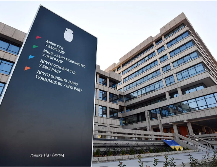 БЕОГРАД, 4. СЕПТЕМБРА /СРНА/ - Виши суд у Београду одредио је притвор до 30 дана мушкарцима чији су иницијали Н.К. и С.Б, осумњиченим за убиство Новице Елека у Сурчину.