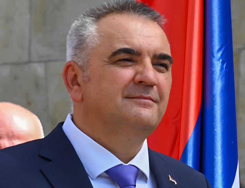 ШАМАЦ, 4. СЕПТЕМБРА /СРНА/ - Кандидат СНСД-а за предсједника Републике Српске Саво Минић поручио је да је спреман за ову обавезу и да СНСД има екипу која ће направити озбиљну причу за Републику Српске.